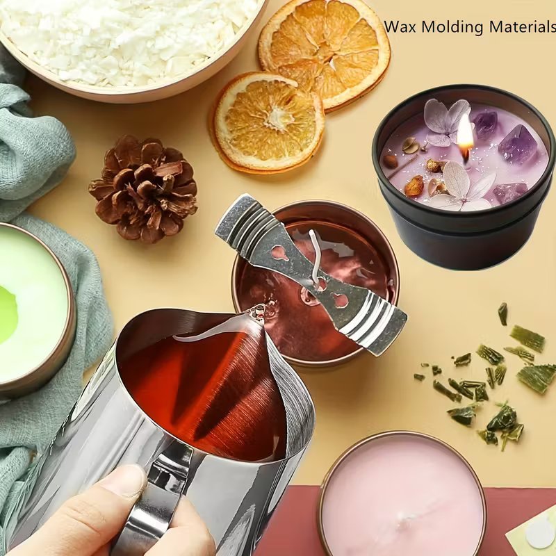 Ароматна свещ „Лавандулена мечта“ – натурален соев восък с лилави кристали и венчелистчета, за релакс и стилна декорация - Image 4