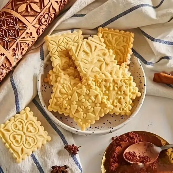 Дървена релефна точилка с гравюра – 35×4.5 см, коледен и празничен принт за тесто и сладки